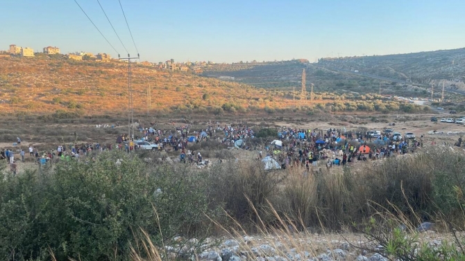 Yahudi yerleşimciler Batı Şeria'da "gecekondu yerleşim" inşa etmek için kamp kurdu