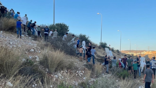 Yahudi yerleşimciler Batı Şeria'da "gecekondu yerleşim" inşa etmek için kamp kurdu