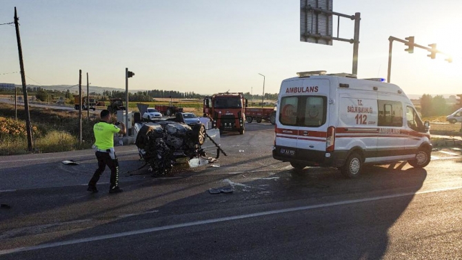 Çorum'da iki otomobilin çarpıştığı kazada 1 kişi öldü, 3 kişi yaralandı