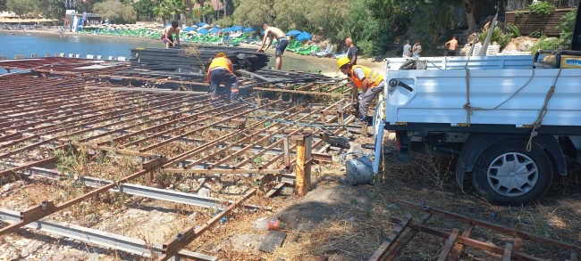 Bodrum'da kaçak iskelelerin kaldırılmasına devam ediliyor