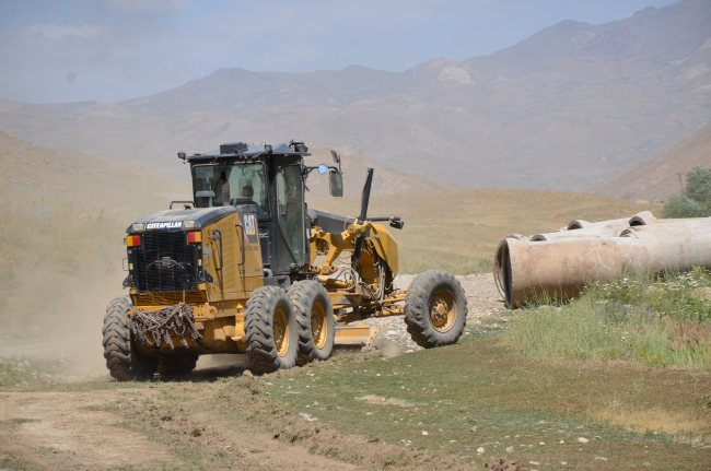 Şırnak yaylalarında hummalı yol onarma çalışması