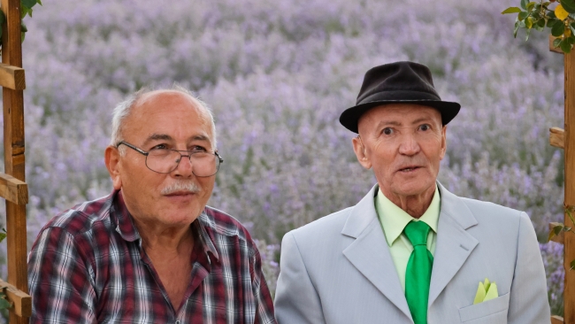 Huzurevi sakinleri için lavanta bahçesinde etkinlik