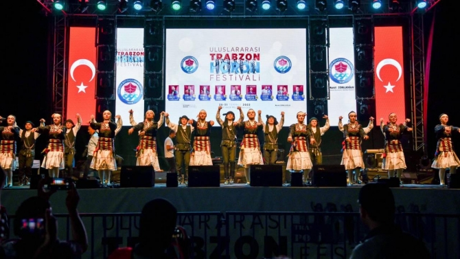 Trabzon'da 'Uluslararası Horon Festivali' gerçekleştirildi