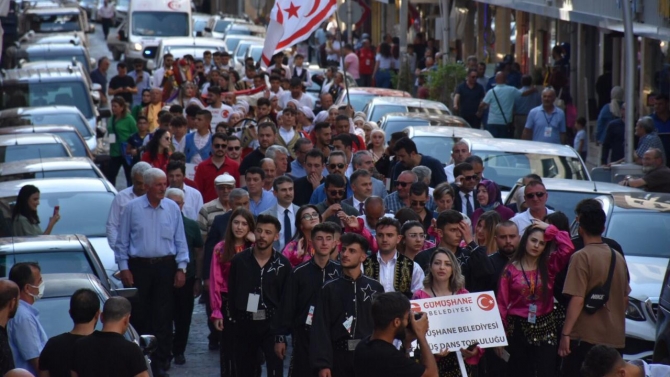 Gümüşhane'de Uluslararası Kuşburnu-Pestil Kültür ve Turizm Festivali başladı