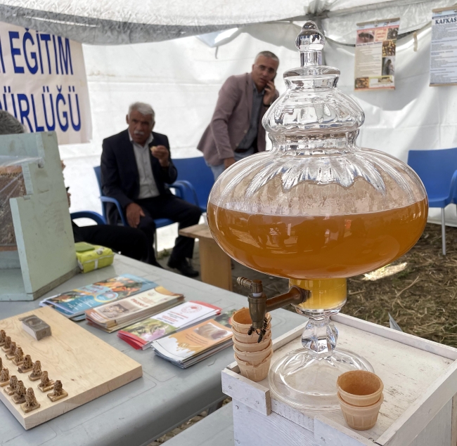 Ardahan'ın tescilli çiçek balı festivalde tanıtıldı