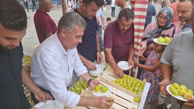 Buharkent’te vatandaşlara 2 ton taze incir dağıtıldı