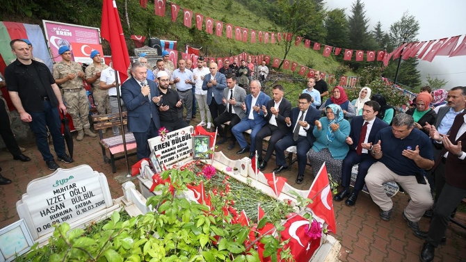 Şehit Eren Bülbül, mezarı başında anıldı