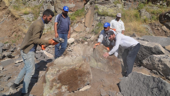 Muş'un "kevke taşı" işlenerek çevre illere gönderiliyor