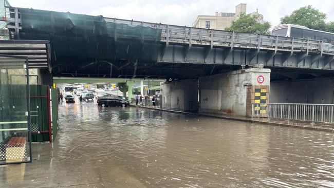 İstanbul'da sağanak su baskınlarına yol açtı