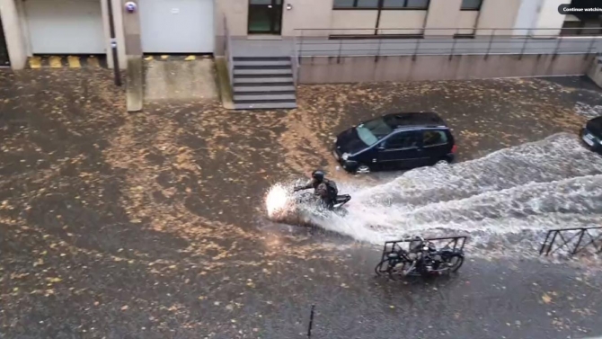 Paris'te şiddetli yağış ve fırtına etkili oldu