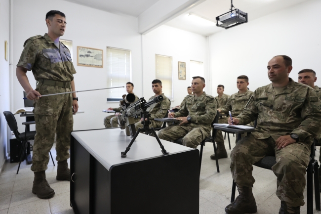 Türk ordusunun keskin nişancıları mesafe tanımıyor