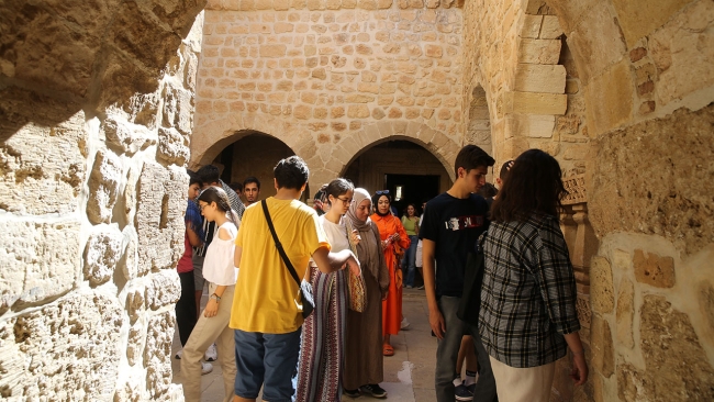 Yutlar ücretsiz tahsis edilince gençler Mardin'de tarihle buluştu