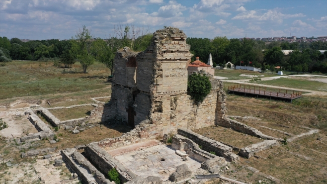 Edirne Yeni Sarayı kazısında mescide ulaşıldı