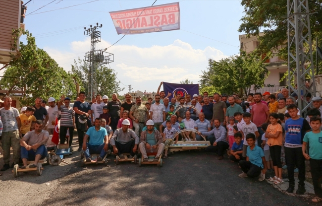 Adana'da el yapımı tahta araçlar yarıştı