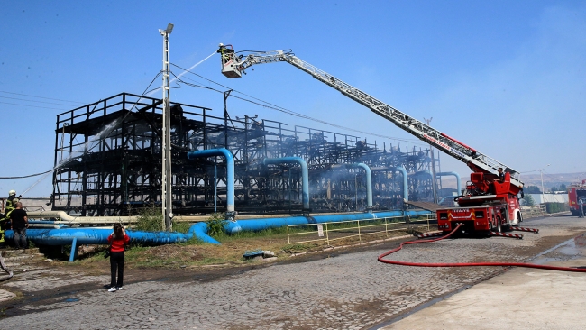 Kayseri Şeker Fabrikasının soğutma kulesinde yangın