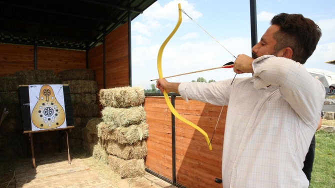 "Ya Hakk" deyip yaylara asılarak ok atma deneyimi yaşadılar