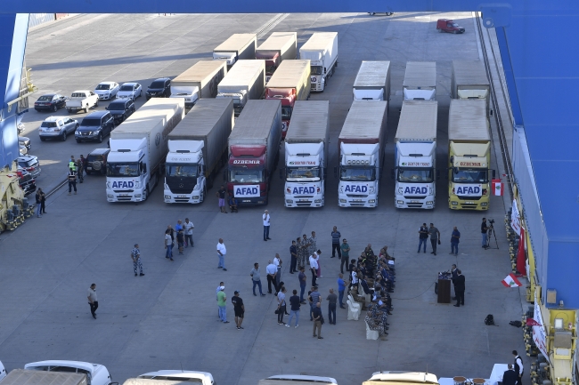 Türkiye'den Lübnan'a destek: Üçüncü yardım gemisi Trablusşam'a ulaştı