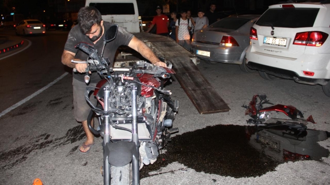 Hatay'da kaza yapan motosikletteki bir kişi öldü, bir kişi yaralandı