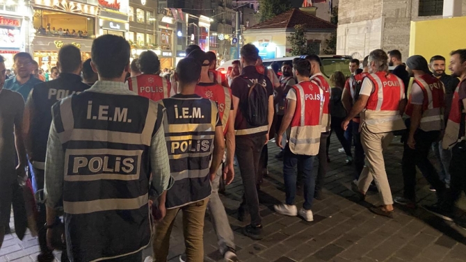 Beyoğlu’nda asayiş uygulaması: 200 polis katıldı