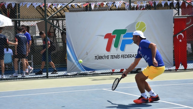 Şırnak'ta Tenis Doğu ve Güneydoğu Anadolu Takım Şampiyonası başladı