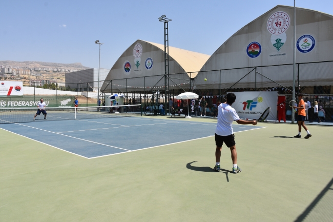 Şırnak'ta Tenis Doğu ve Güneydoğu Anadolu Takım Şampiyonası başladı