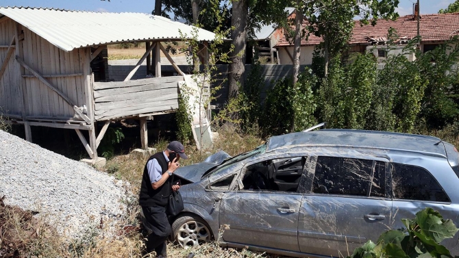 Tokat'ta otomobil şarampole devrildi: 3 yaralı