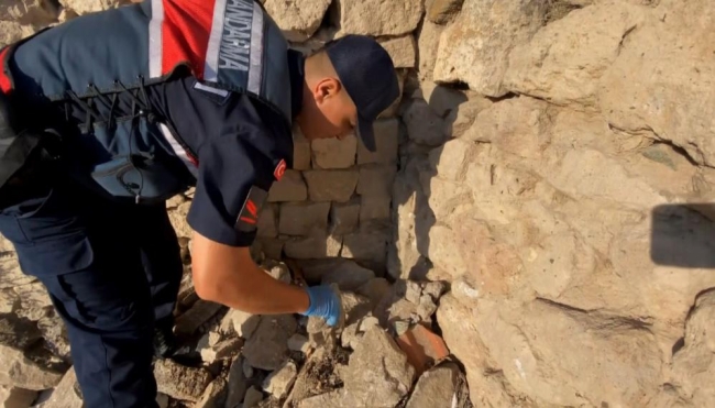 Aksaray'da cephanelik dolu eve baskın