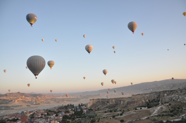 Kapadokya'da balonlar 30 Ağustos Zafer Bayramı için havalandı