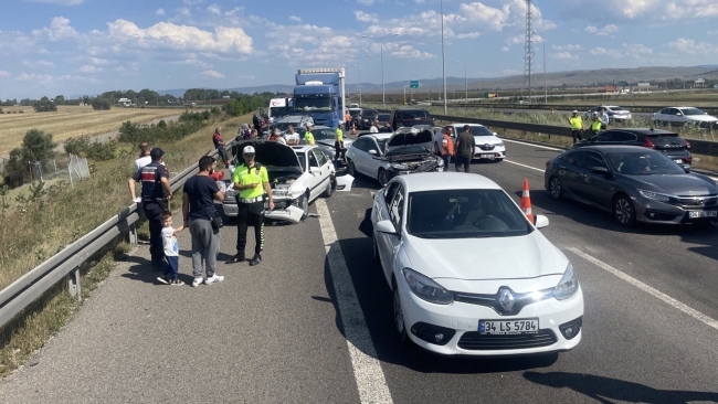 Anadolu Otoyolu'nda zincirleme kaza: 8 yaralı