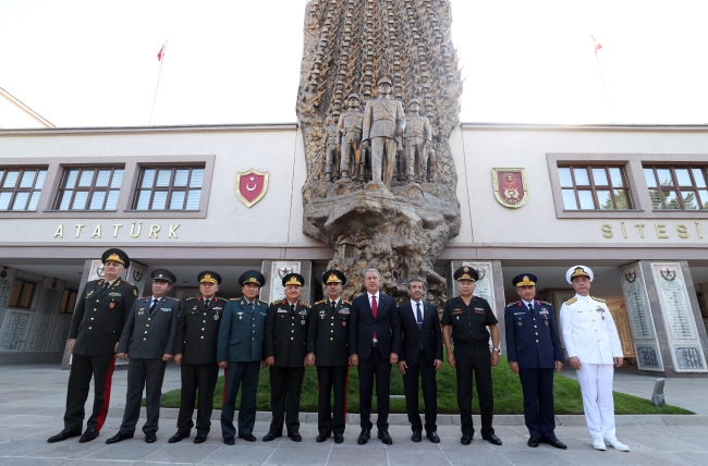 Bakan Akar, dost ve kardeş ülkelerin savunma bakanları ile görüştü