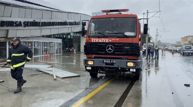 Bursa'da yoğun yağış sonrası otobüs terminalinin çatısı çöktü