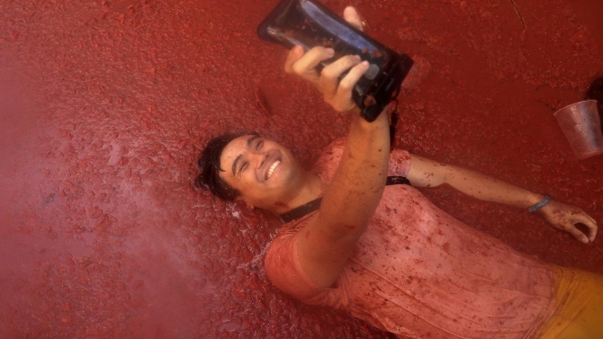 İspanya'da 'La Tomatina' festivali: 20 bin kişi birbirine 130 ton domates attı