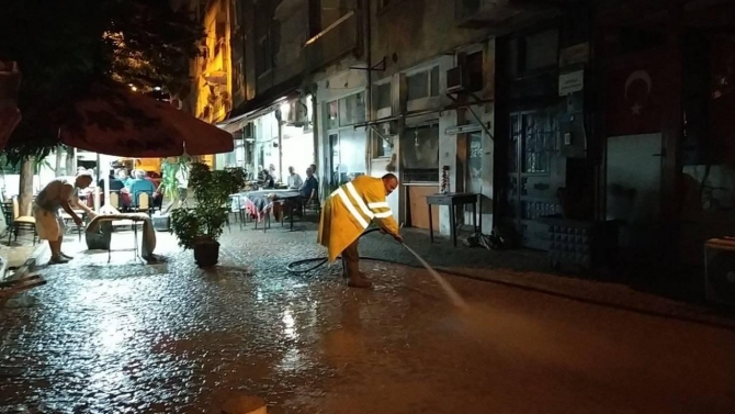 Mudanya’da temizlik çalışmaları devam ediyor