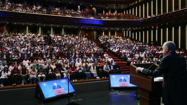 Cumhurbaşkanı Erdoğan: Eğitimi siyasete meze yapmak doğru yaklaşım değildir