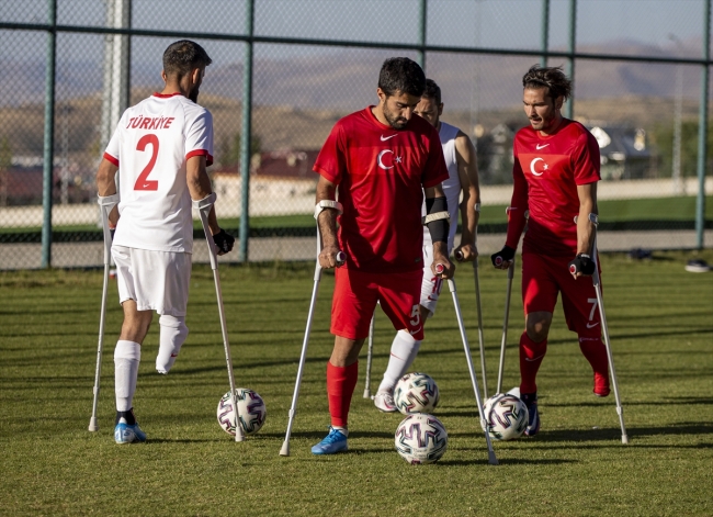 Ampute futbolcu Okan Şahiner'in başarı öyküsü dikkat çekiyor