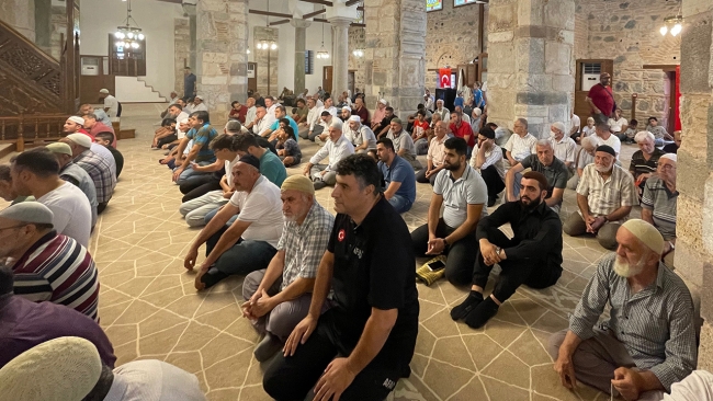 Manisa Ulu Cami'de restorasyon sonrası ilk cuma namazı