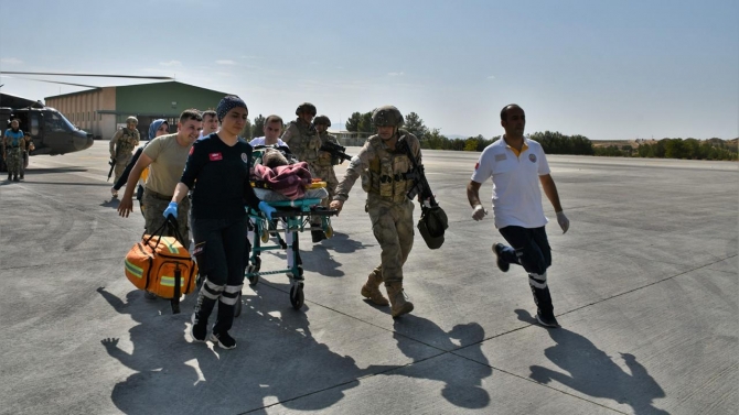 Siirt'te yaralanan çoban helikopterle hastaneye ulaştırıldı