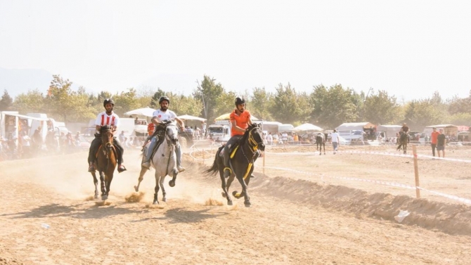 Manisa'da "Geleneksel Rahvan At Yarışları" yapıldı