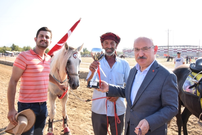 Manisa'da "Geleneksel Rahvan At Yarışları" yapıldı