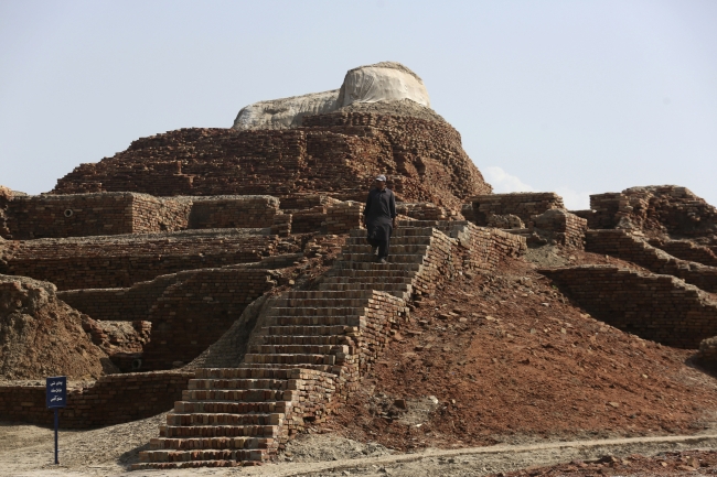 Pakistan'da muson etkisi: Mohenjo-daro'da 4 bin 500 yıllık duvarlar çöktü