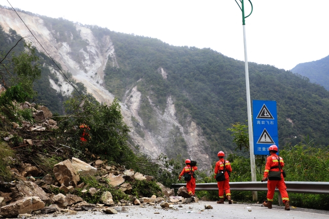 Çin'deki depremde can kaybı 74'e çıktı