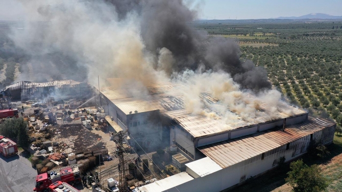 Manisa'da fabrika yangını