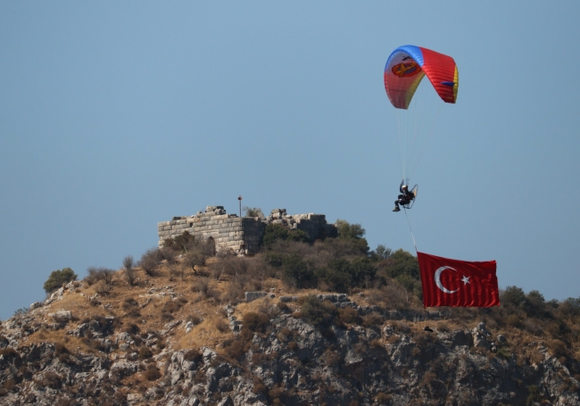 Türkiye Paraşüt Şampiyonası İzmir'de başladı