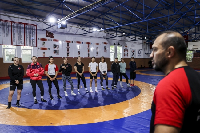 A Milli Kadın Güreş Takımı Sırbistan'da tarih yazmak istiyor