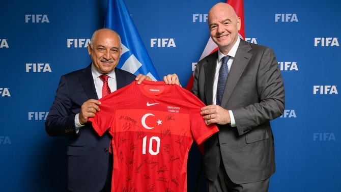 TFF Başkanı Büyükekşi Gianni Infantino'yla bir araya geldi