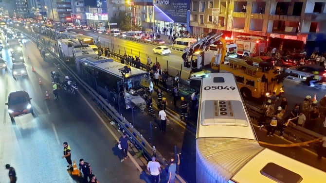 Avcılar'daki metrobüs kazasına ait görüntüler ortaya çıktı