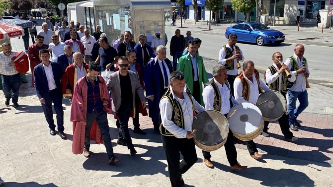 Kırşehir'de 35. Ahilik Haftası kutlamalarına esnaf davul zurna ile davet edildi