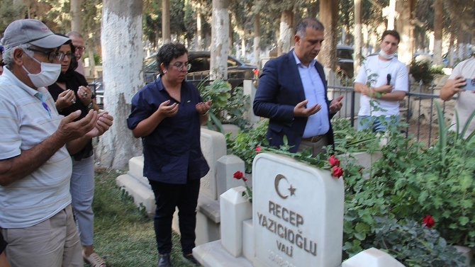 Vali Recep Yazıcıoğlu ölümünün 19'uncu yılında mezarı başında anıldı