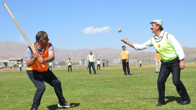 Hakkari'nin beyzbolu "holane" tanıtıldı