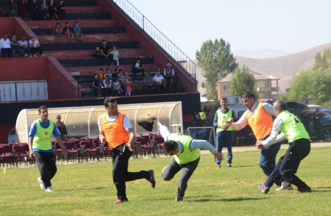 Hakkari'nin beyzbolu "holane" tanıtıldı